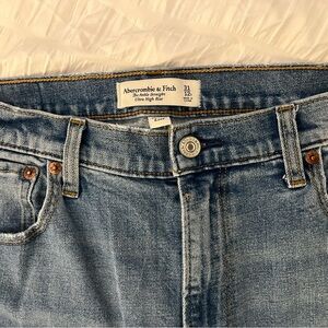 Abercrombie & Fitch The Ankle Straight Jean size 31/12 short
